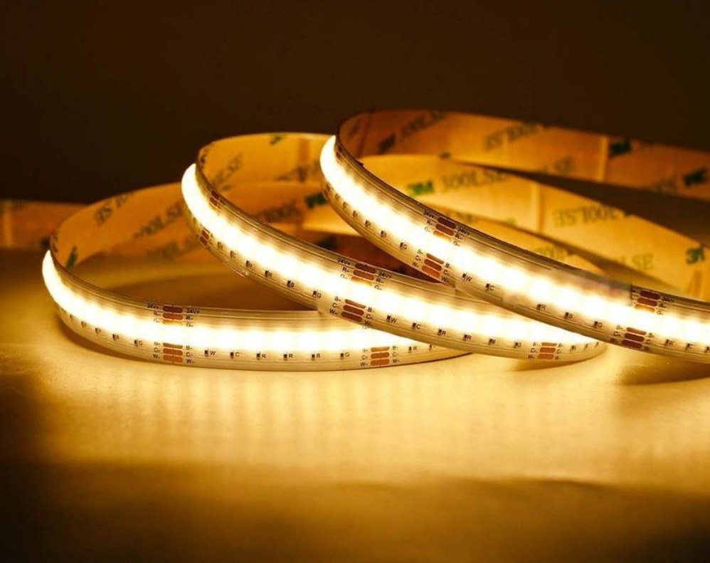 Tira LED COB RGB+CCT encendida en blanco cálido