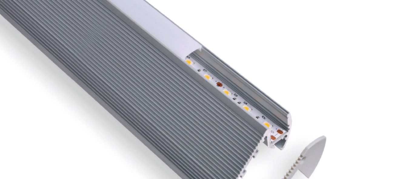 Perfil de aluminio especial con aletas de disipación