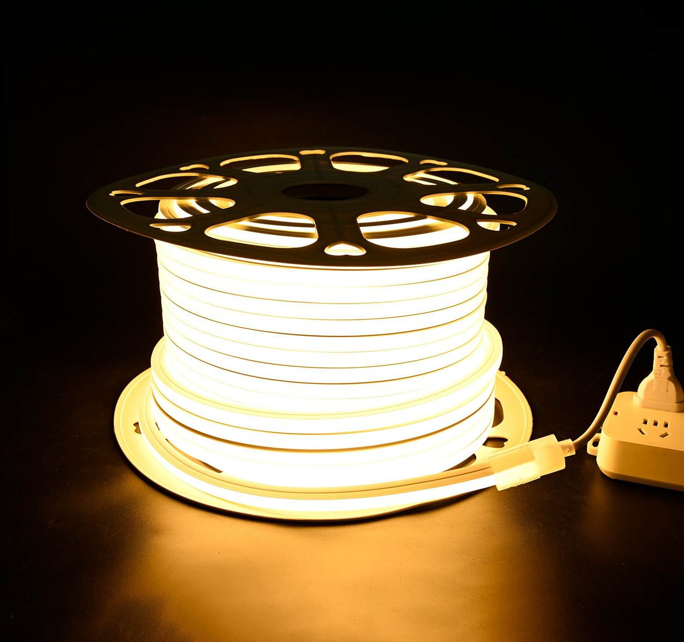 Bobina de neón LED de 230 V encendida en blanco cálido