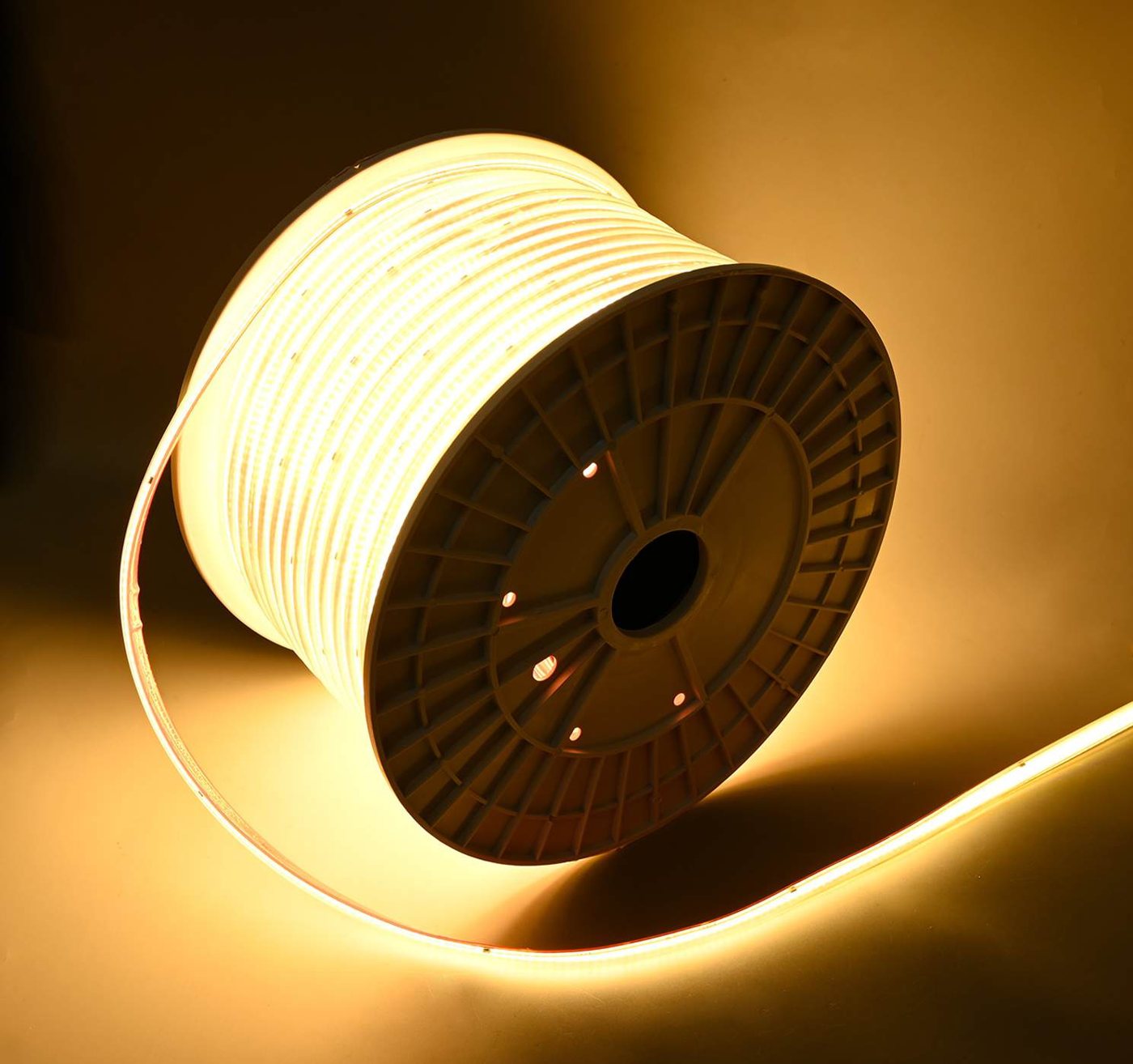 Bobina de tira LED COB de 230 V encendida en blanco cálido